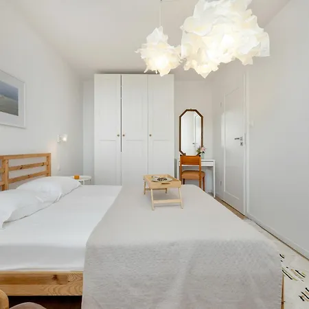 Near The Beach With Two Bedrooms And Balcony In By Renters *