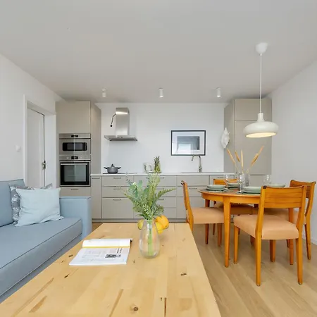 Near The Beach With Two Bedrooms And Balcony In By Renters *