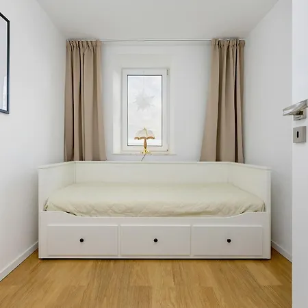 Near The Beach With Two Bedrooms And Balcony In By Renters *